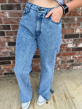 Load image into Gallery viewer, Vintage Straight Jeans
